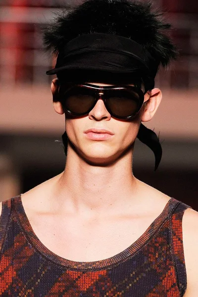 Look 99